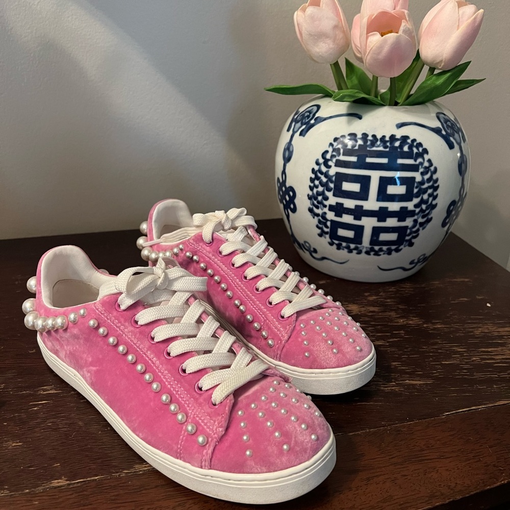Stuart Weitzman Goldie Sneaker
